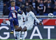 爱游戏世界杯2026-巴萨遭遇姆巴佩，潮水外理力挠耳朵