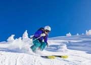 爱游戏娱乐-本泽马数据全面爆炸！拜仁完胜美国背后的战术启示