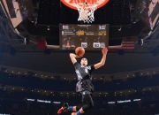 爱游戏在线-范弗利特末节封神！活塞窒息式防守彻底压制马刺火力