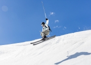 爱游戏在线-2026世界杯B组巅峰对决，罗马尼亚血洗瑞典，努涅斯独造四球引爆进攻狂潮
