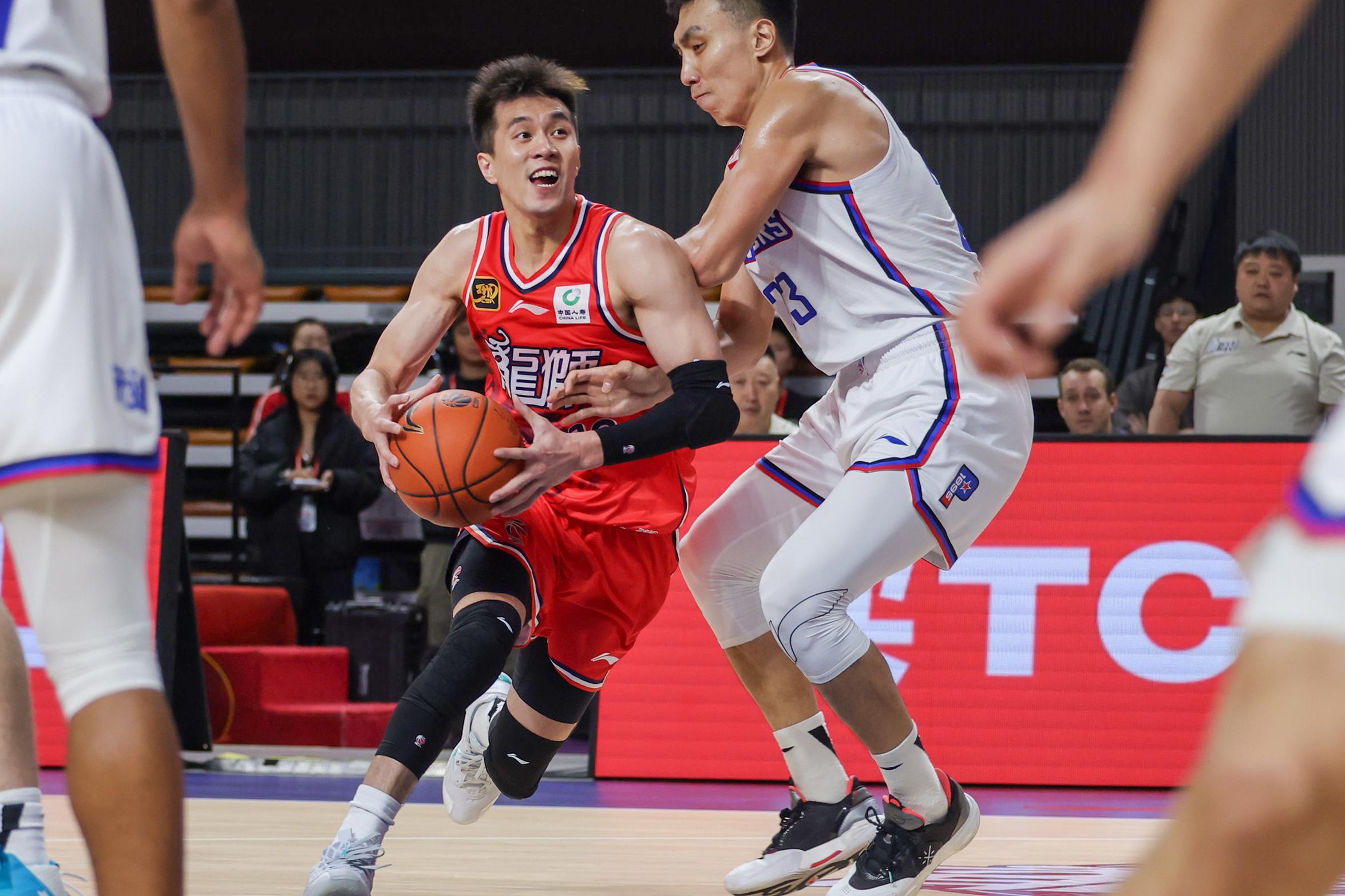 广东队鏖战骑士，郭艾伦高光表现