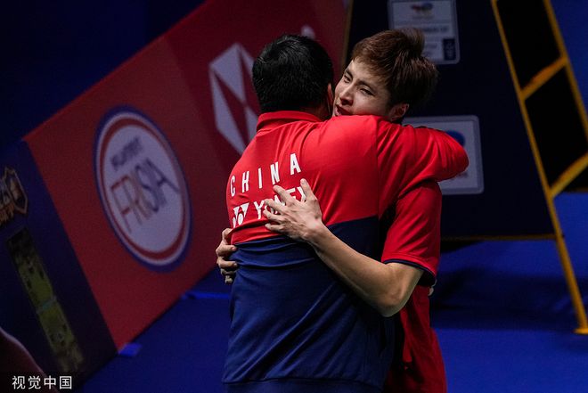 日本队横扫印尼队,石宇奇扛起全队 日本队横扫印尼队,石宇奇扛起全队