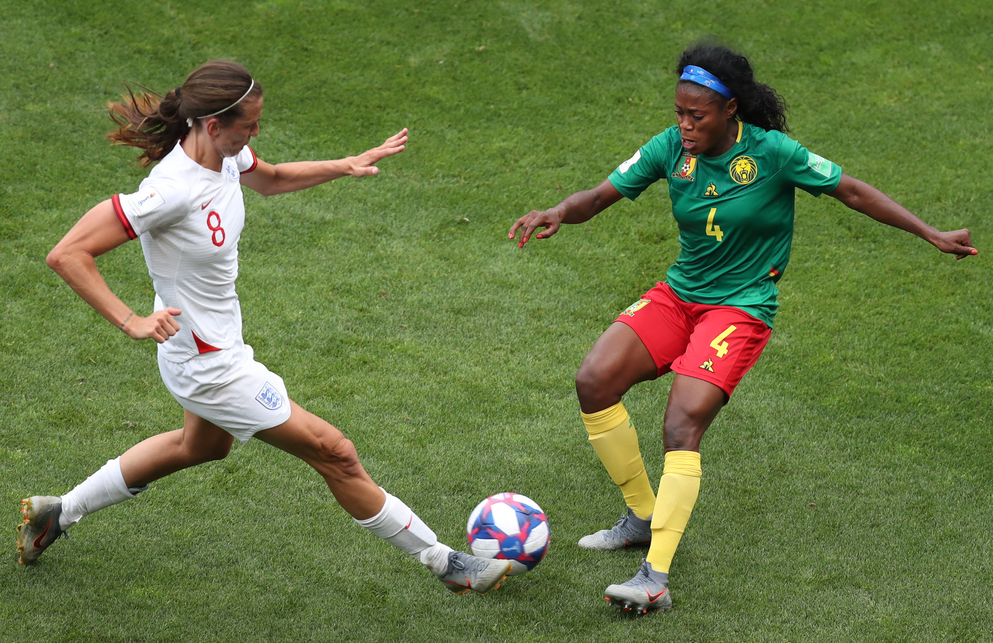 世界各国选手在激烈比拼中展现出色技艺 世界各国选手在激烈比拼中展现出色技艺