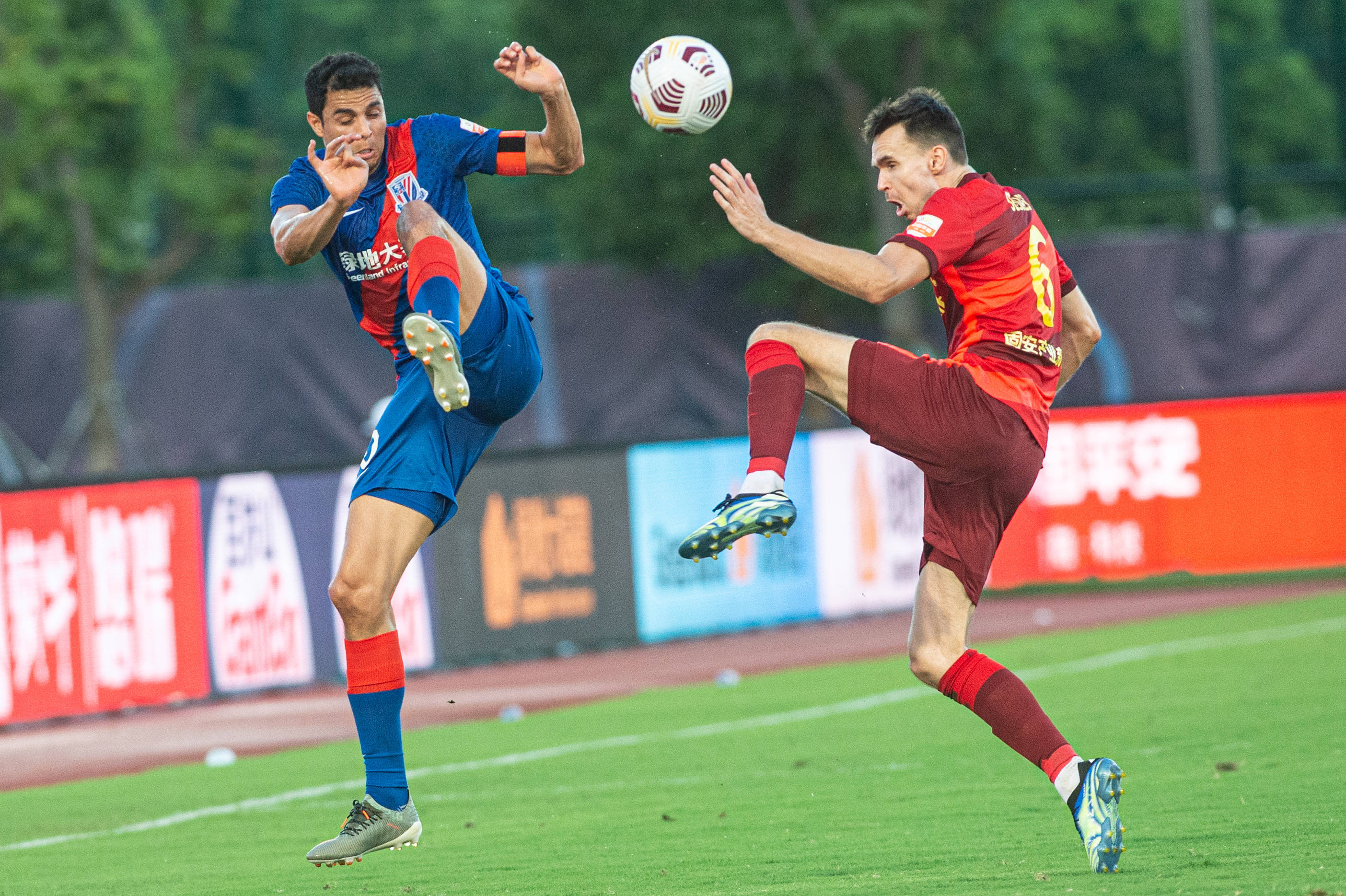 世界各国选手在激烈比拼中展现出色技艺 世界各国选手在激烈比拼中展现出色技艺