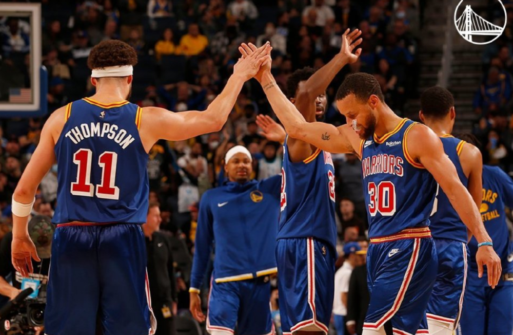 球队施压连续攻坚大踏步奔向胜利