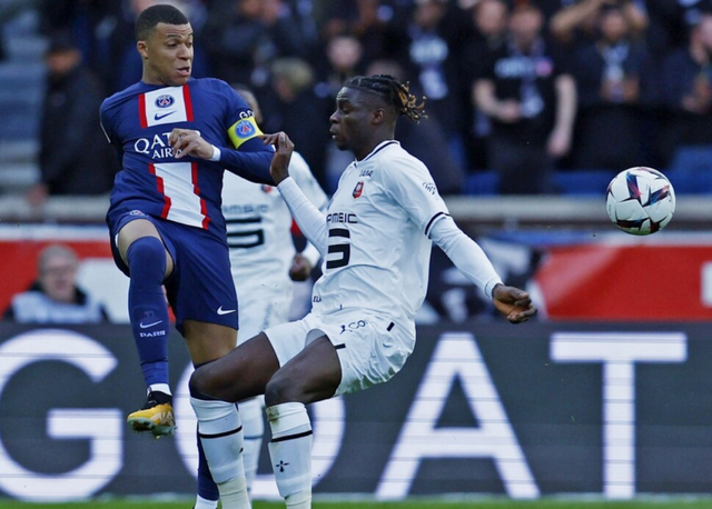 巴萨遭遇姆巴佩，潮水外理力挠耳朵